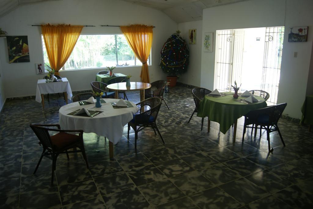 San San Tropez Hotell Port Antonio Eksteriør bilde